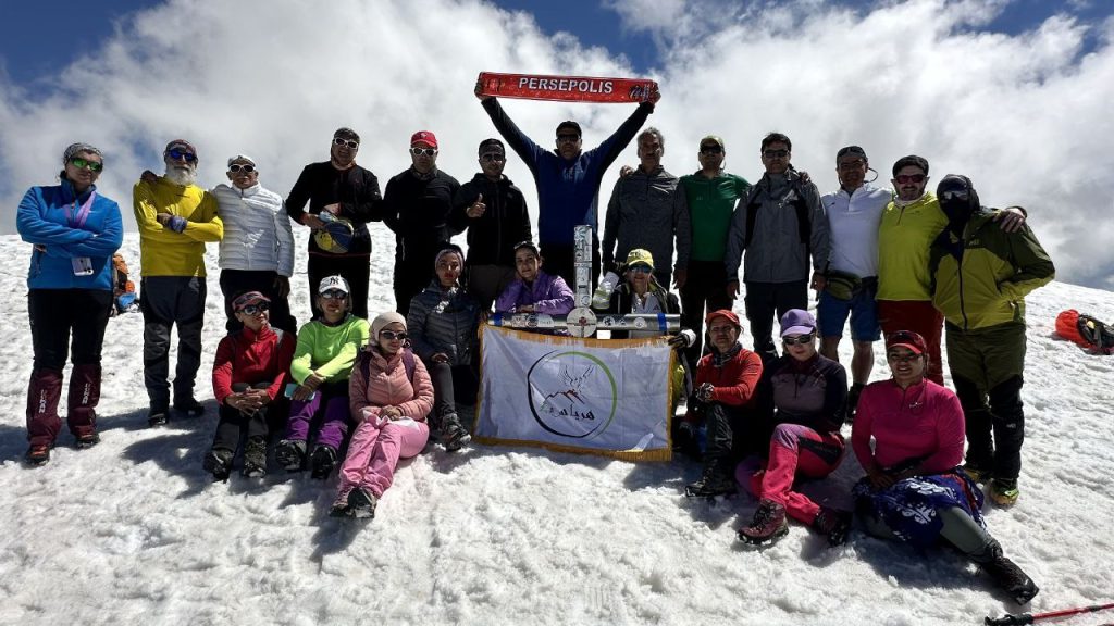 تور صعود به قله آراگاتس ارمنستان