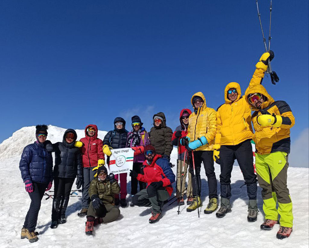 تور صعود به قله آرارات ترکیه