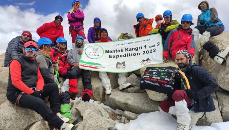 تور صعود به قله منتوک کانگری