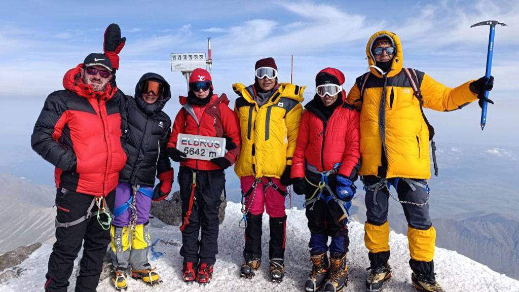 صعود به قله البروس